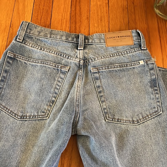 Distressed Lucky Brand Relaxed Taper Jeans with Ribbon Accent Size 24/00 VGC 🌺 - Picture 6 of 9